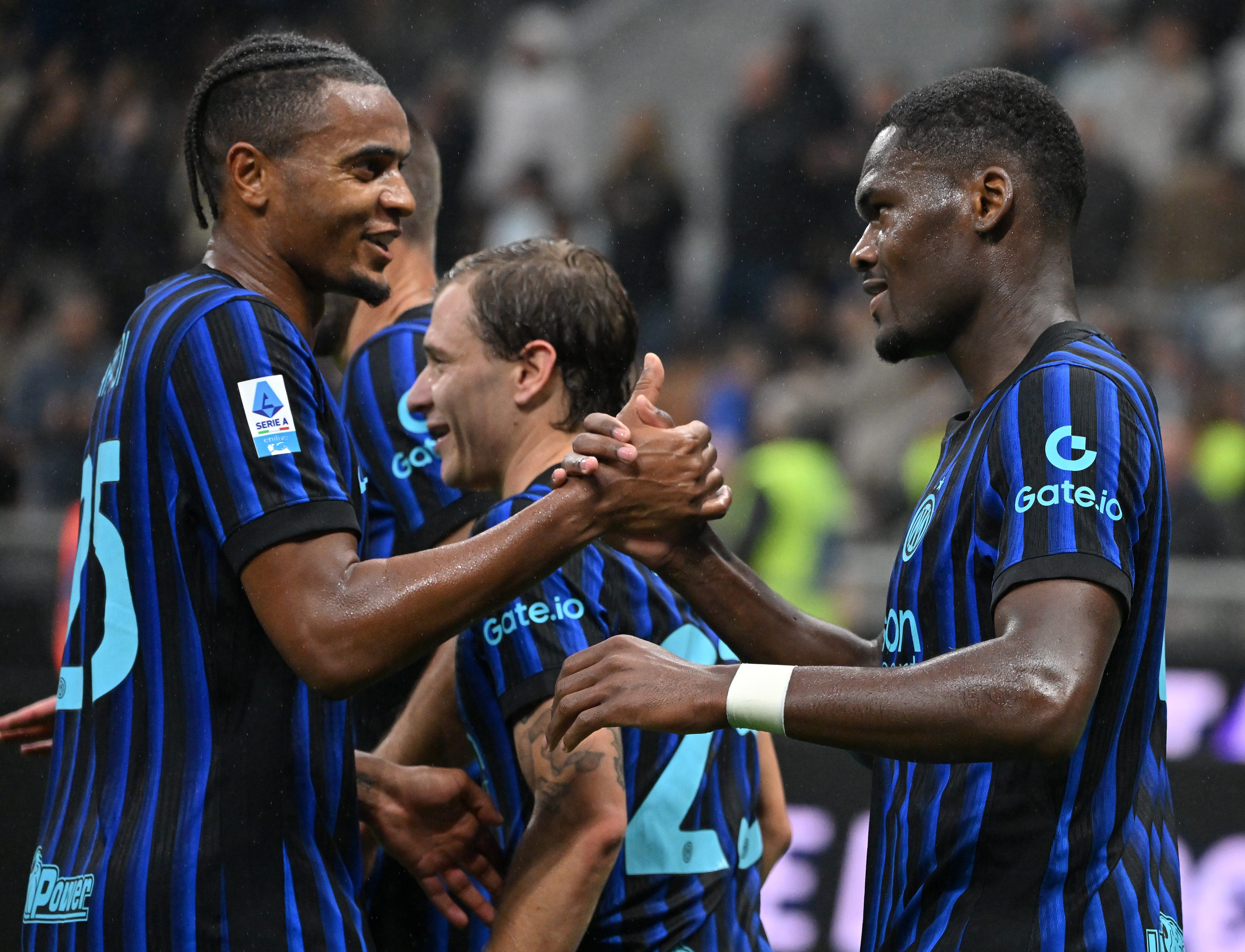 关于国际米兰训练开放日，赛前状态回暖引欢呼，意甲在即，团队化学反应显著的信息